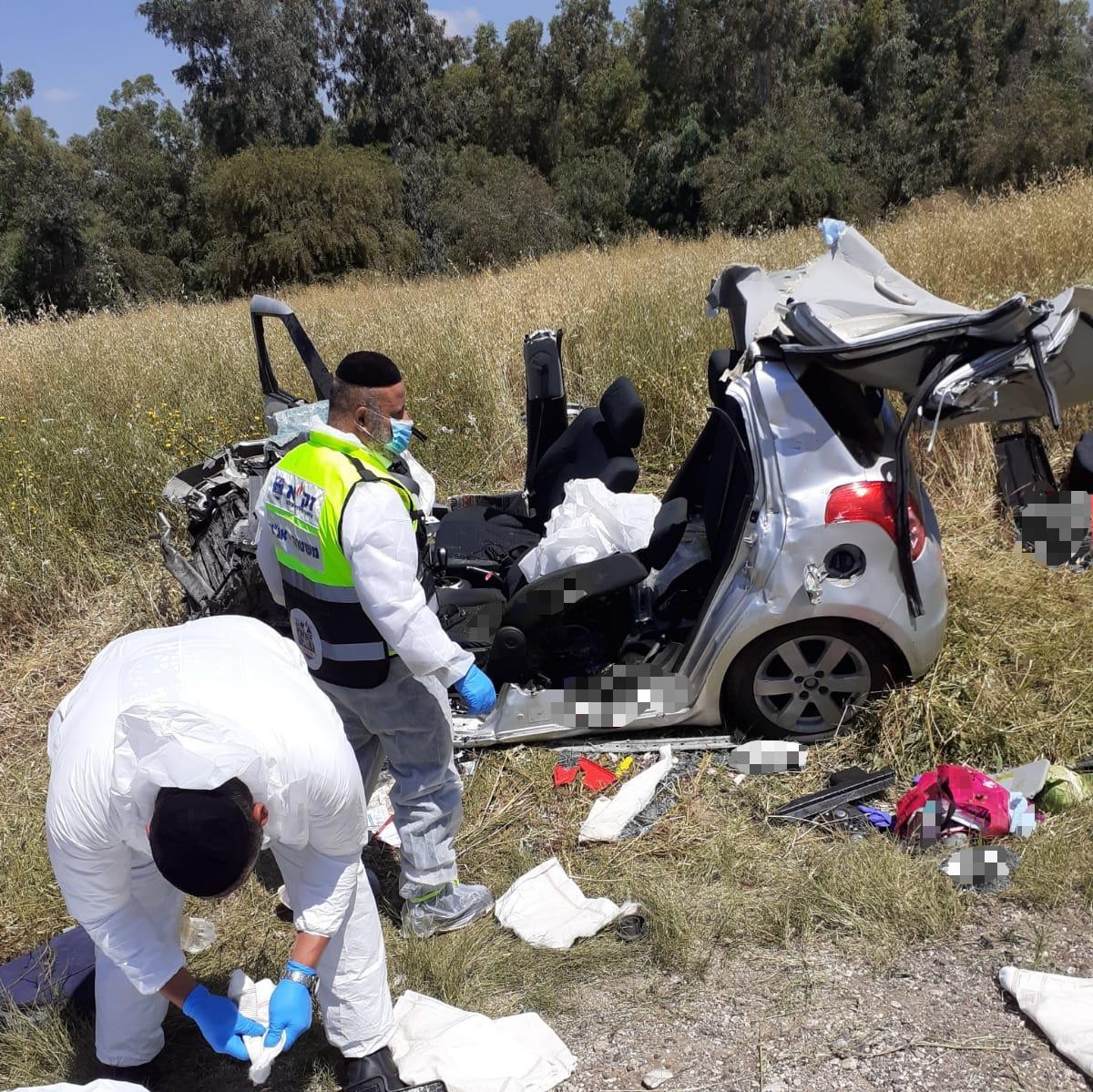 נהגת רכב נהרגה בתאונה עם 2 משאיות