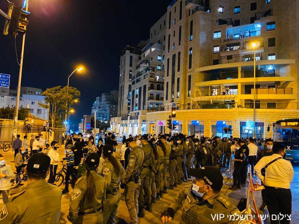 קללות וגידופים כנגד השוטרים בהפגנת החרדים בירושלים