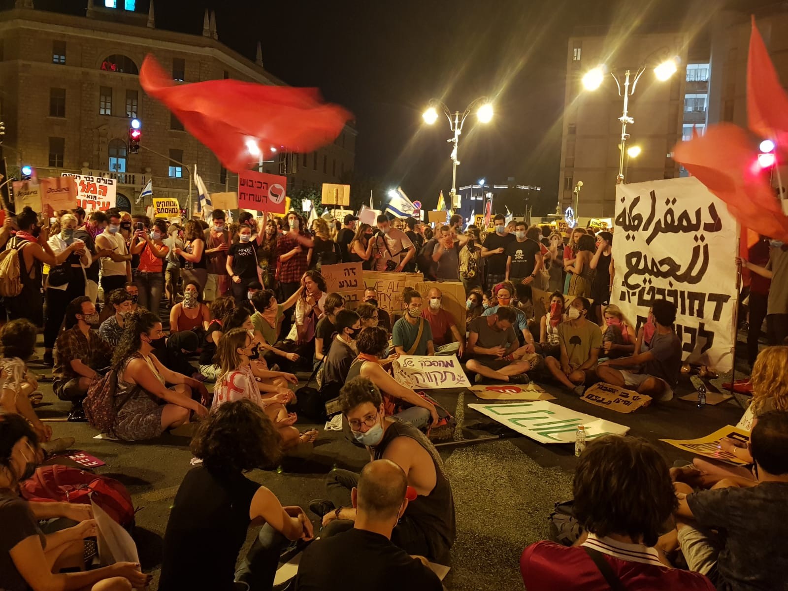הפרות סדר בוטות: עשיית צרכים ברחוב, אלימות וסירוב להתפנות