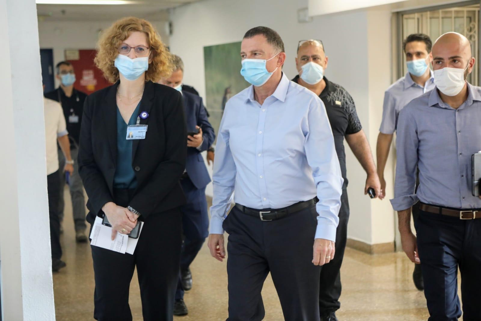 שר הבריאות: יוסרו ההגבלות בסופי שבוע. ההתקפות על גמזו - פוליטיות