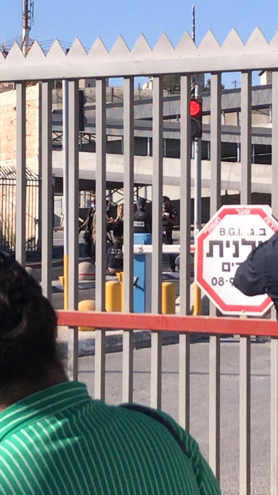 מעבר קלנדיה: חשוד נורה על ידי מאבטחים