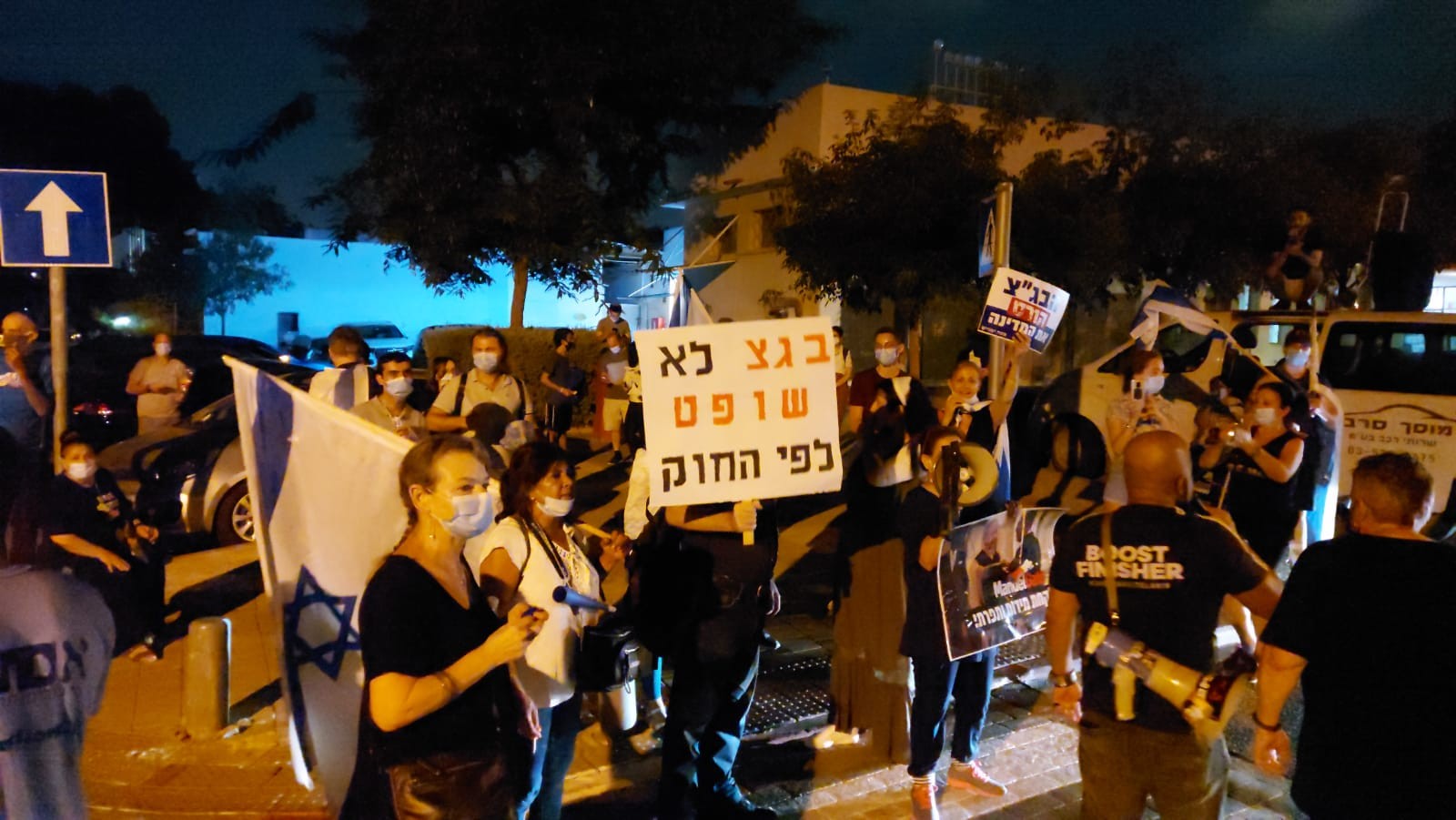 נמשכות המחאות מול בית נשיאת העליון אסתר חיות