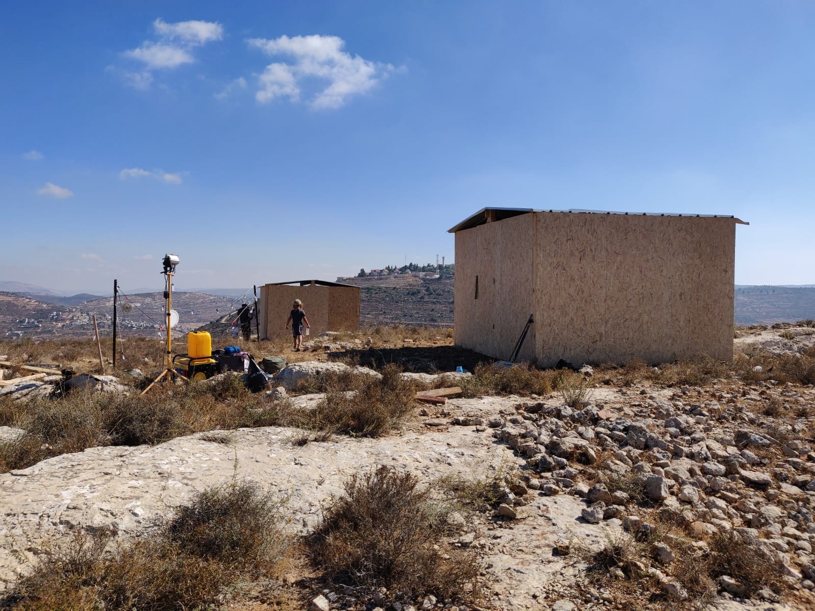 צפו: שוטרים מפעילים כוח בפינוי היישוב לזכר שי אוחיון