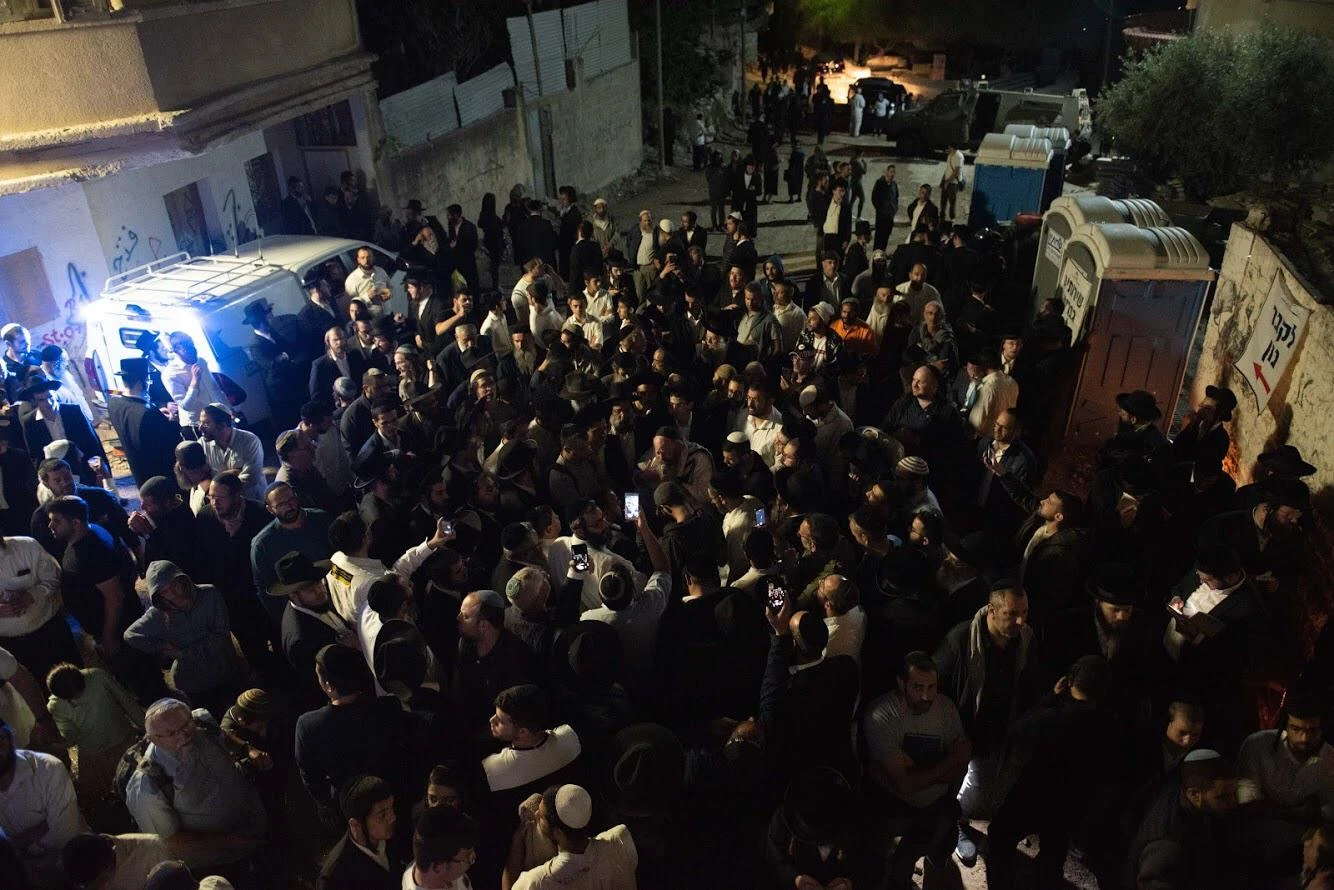 אלפי המתפללים בקבר בן נון. צילום: דובר צה"ל
