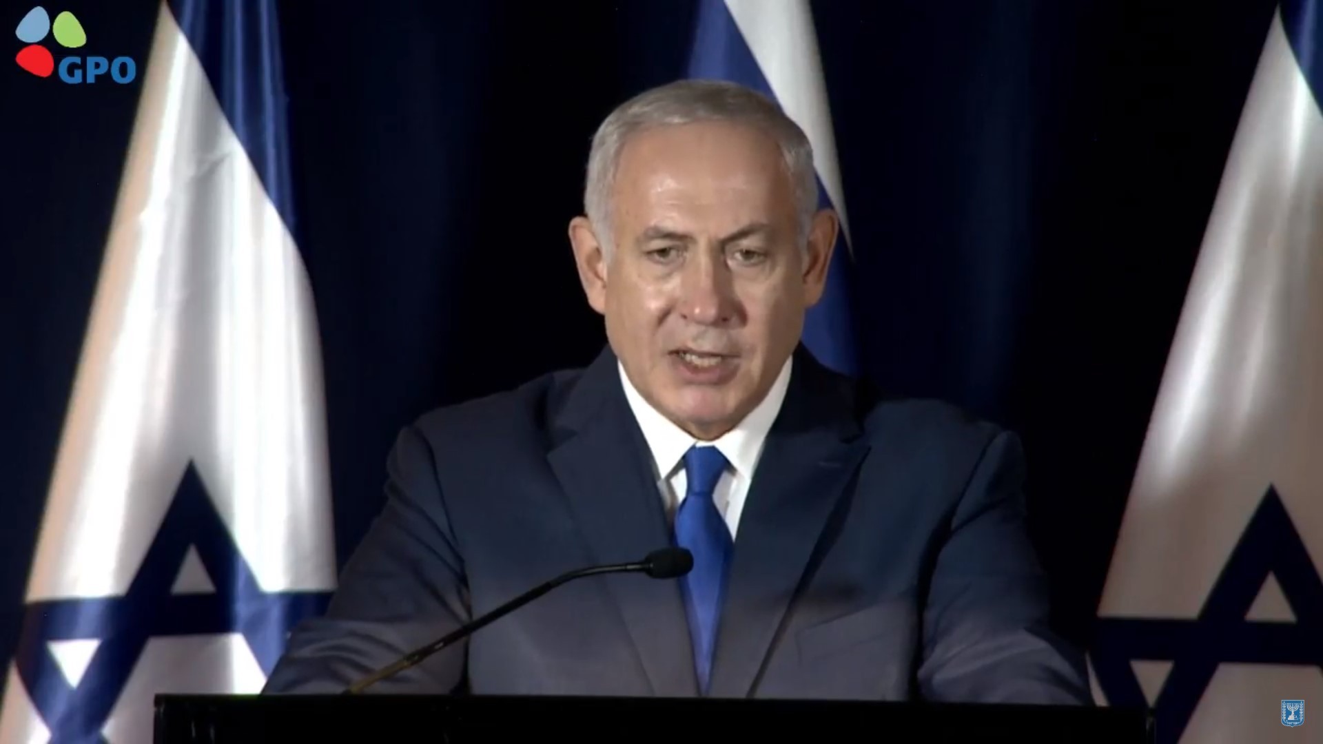 נתניהו משיב לשאלות עיתונאים בפריז. צילום: לע"מ