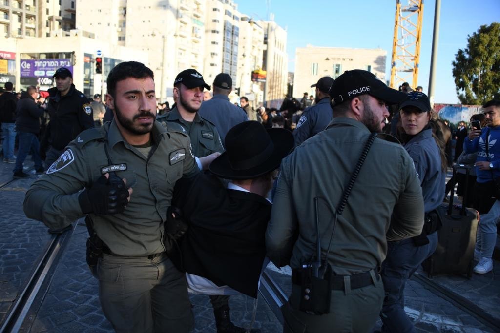 ירושלים: הפלג הירושלמי מפגין בכניסה לעיר • 38 עצורים