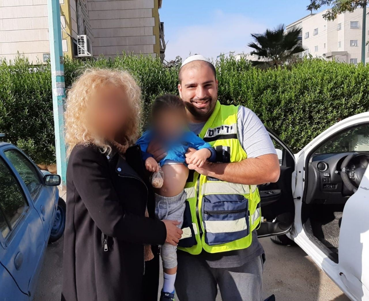 הפעוט ננעל ברכב לעיני אימו