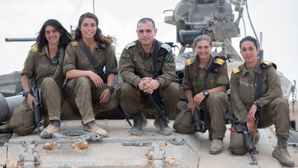 הניסוי ממשיך: למרות 'פערים בכשירויות' יימשך שילוב לוחמות בשריון