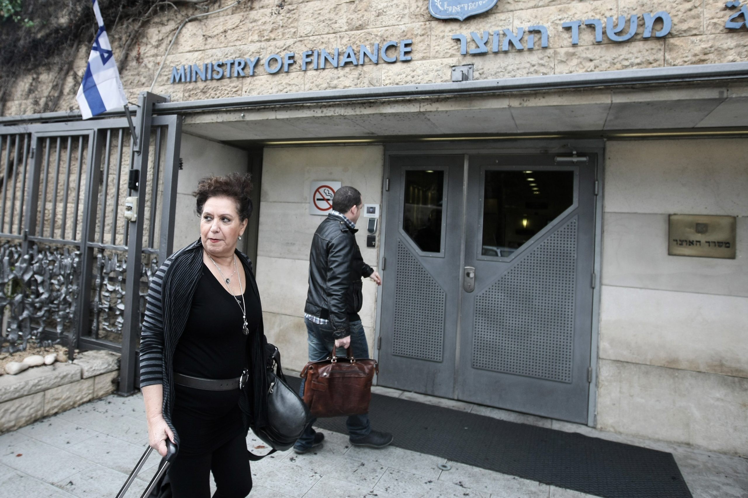 עובדי המגזר הציבורי ישהו שבוע בבית על חשבון המדינה