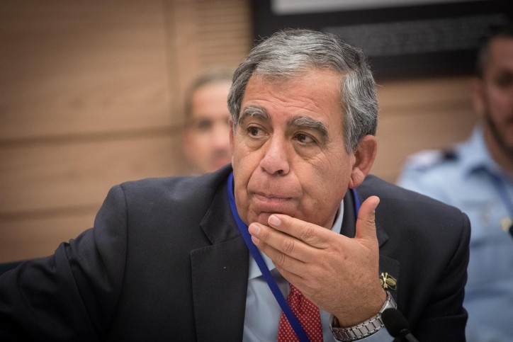 סערה בועדת הכספים, ח"כ מיקי לוי על חברי כחול לבן: "הם מסכנים אותנו"