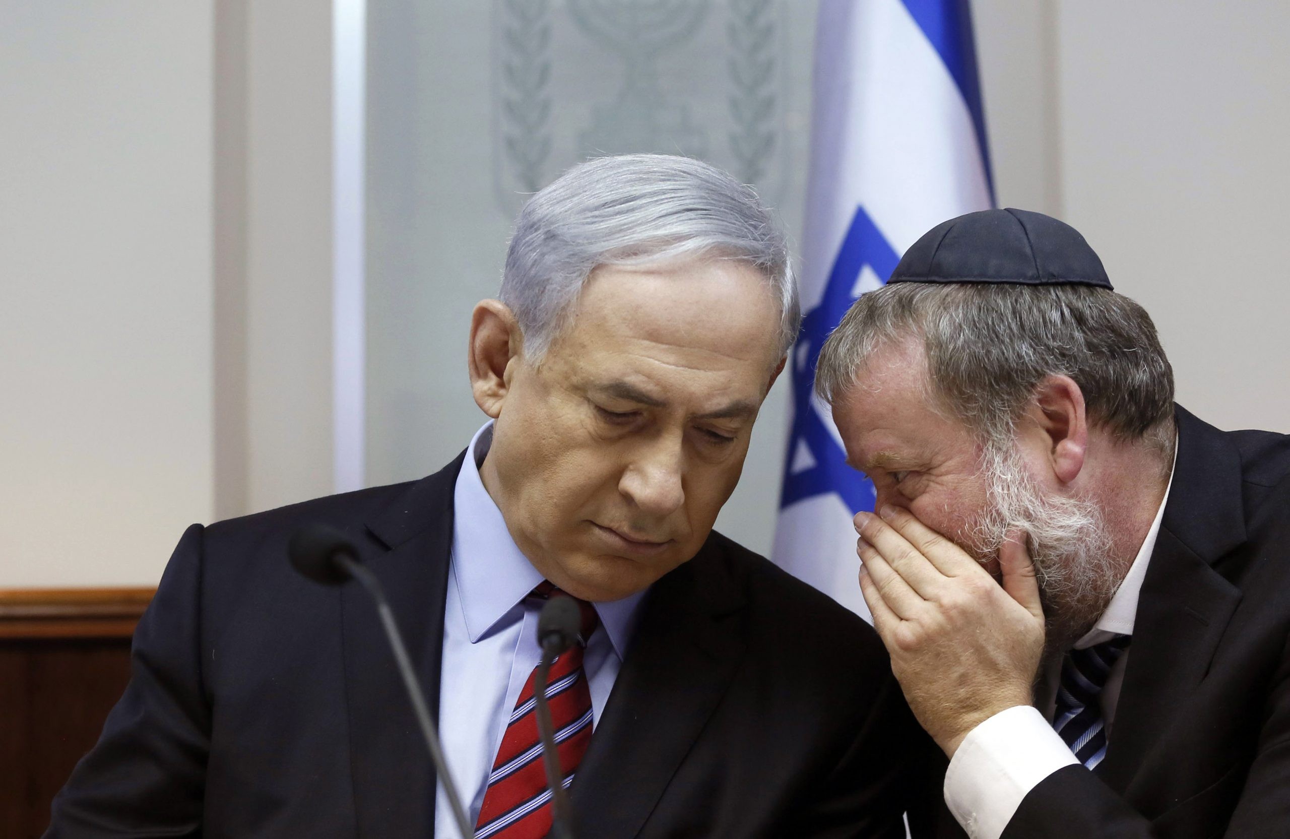 היועץ המשפטי לממשלה אביחי מנדלבליט ורה"מ בנימין נתניהו. צילום: רויטרס