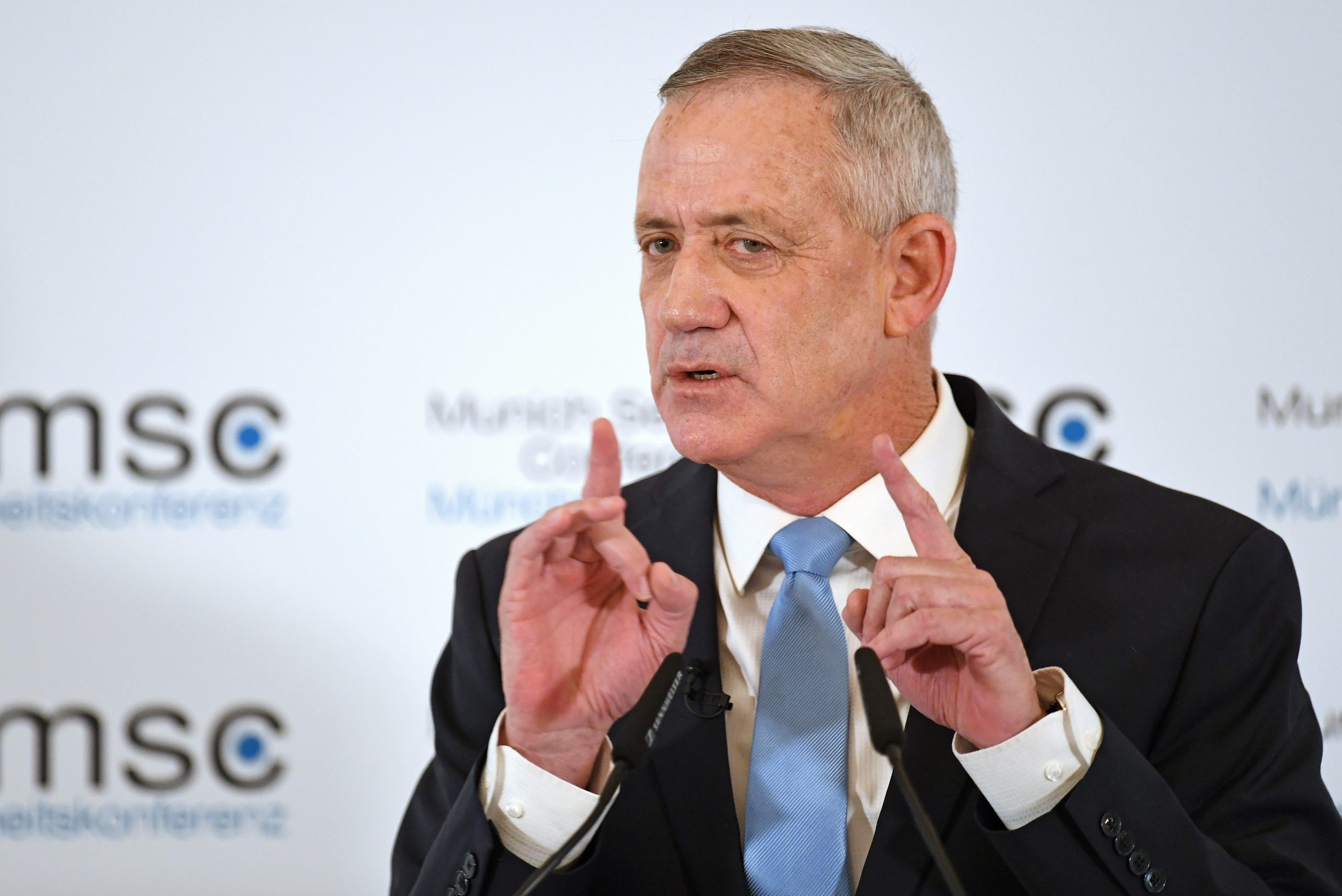 גנץ לנתניהו: יש לחסן מייד את האסירים הבטחוניים