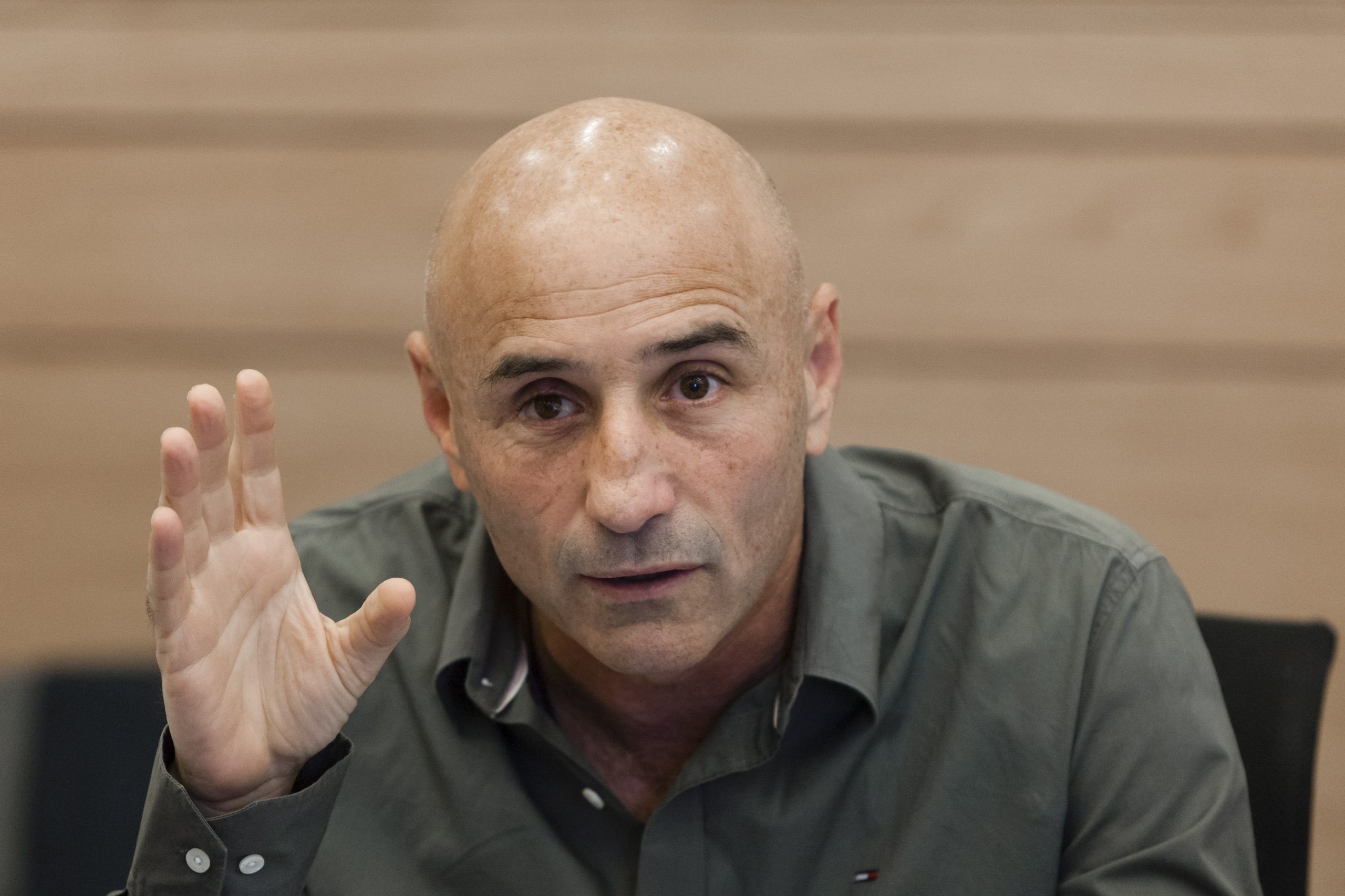 הפטריוטים: עופר שלח משנה את דעתו?