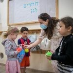 מסמך חושף: משרד החינוך כופה אג'נדות פרוגרסיביות על התלמידים
