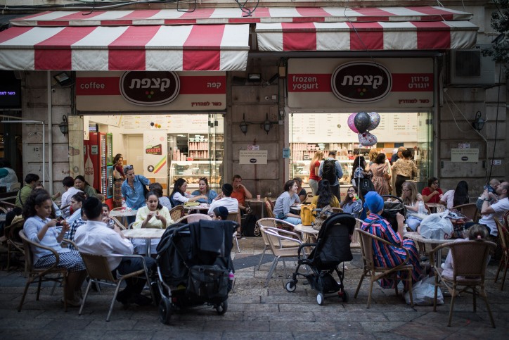 קבינט הקורונה אישר: חנויות הרחוב יפתחו בראשון