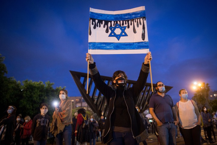 איראן עם הדגלים השחורים: פייסבוק הסירה חשבונות שקראו להפגין נגד נתניהו
