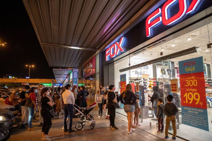 בשורה לבעלי החניות: אושרו ההקלות בהגבלות על מספר הקונים