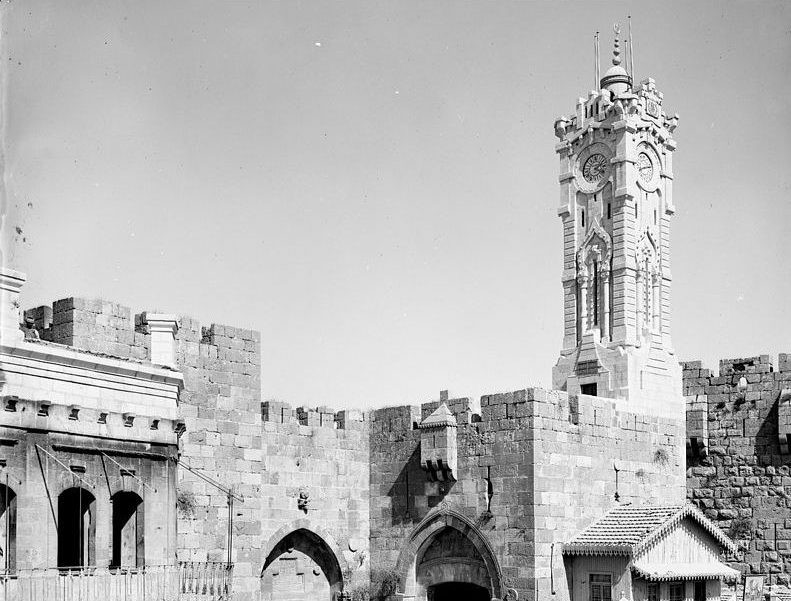 הזמן הכפול: השעונים המיוחדים של האימפריה העות'מאנית בשער יפו