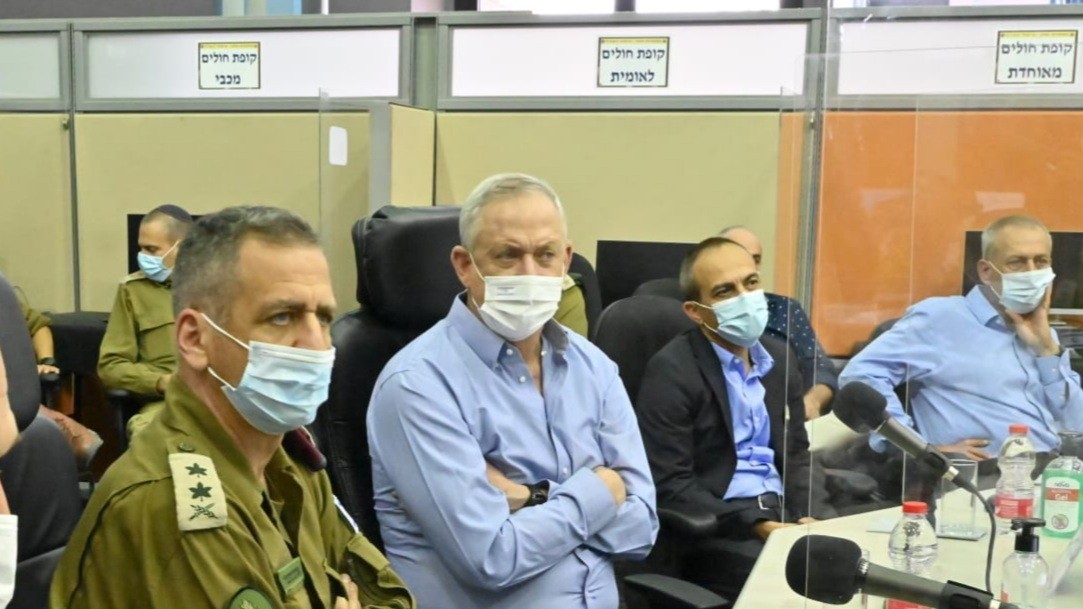 גנץ: "נרחיב את הסגרים לכל הערים האדומות"