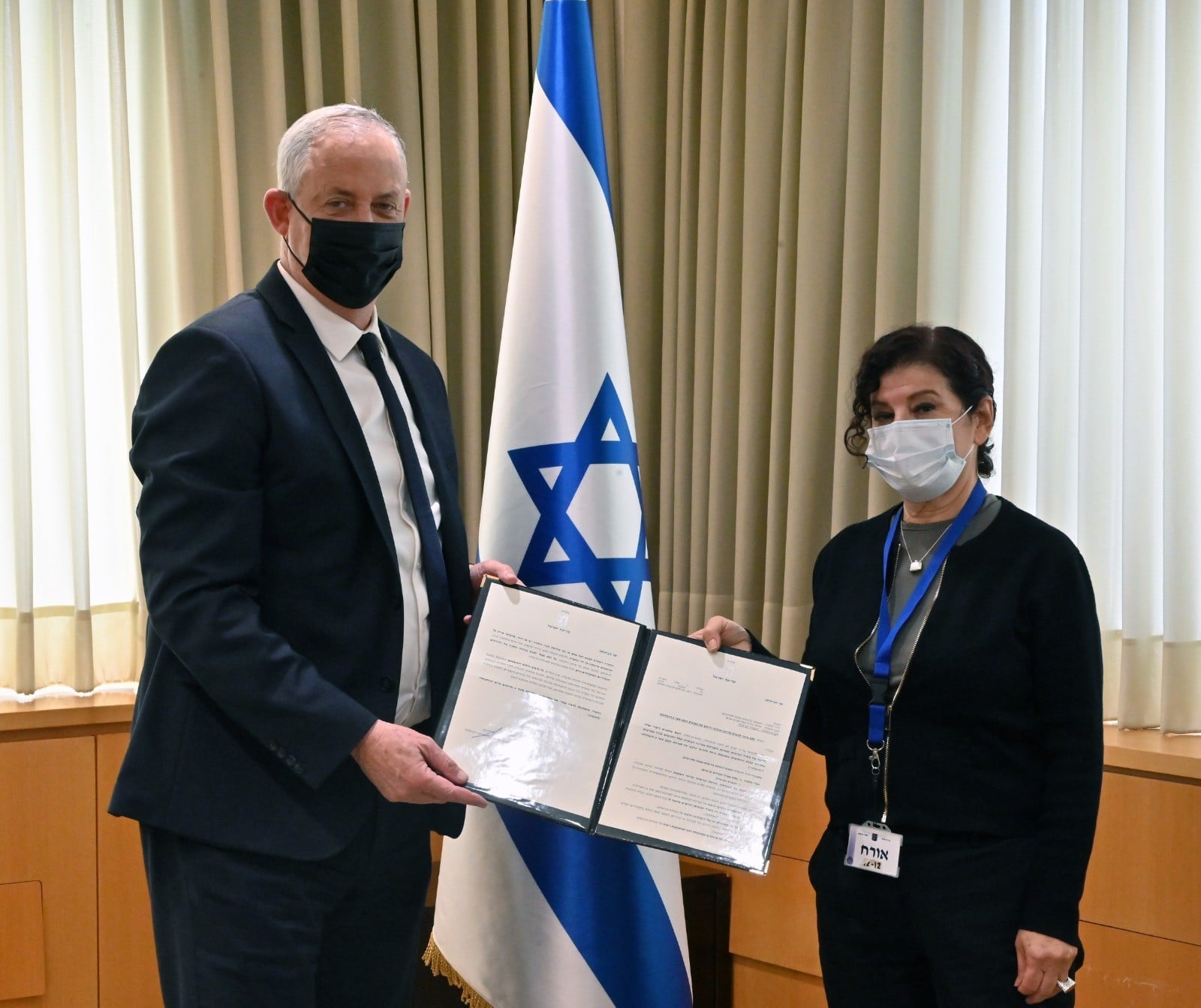 פרסום ראשון: ניגוד עניינים בוועדה שהקים גנץ בפרשת הצוללות