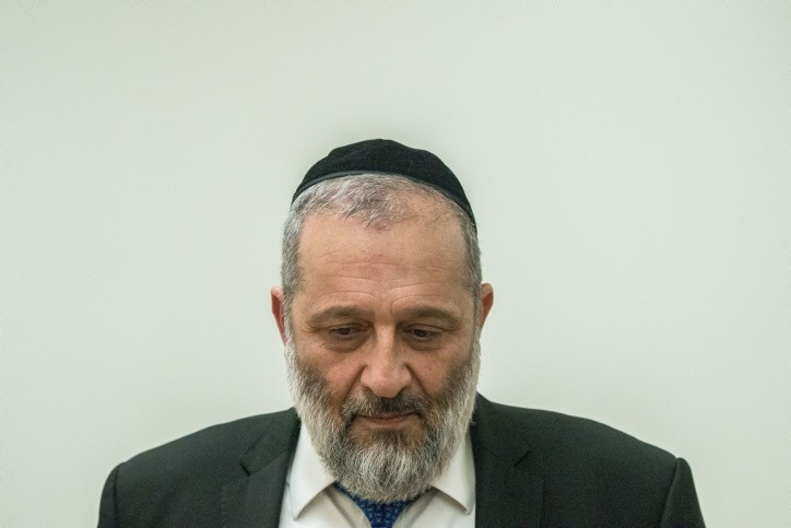 מנדלבליט מחזיק את דרעי בצוואר | דעה