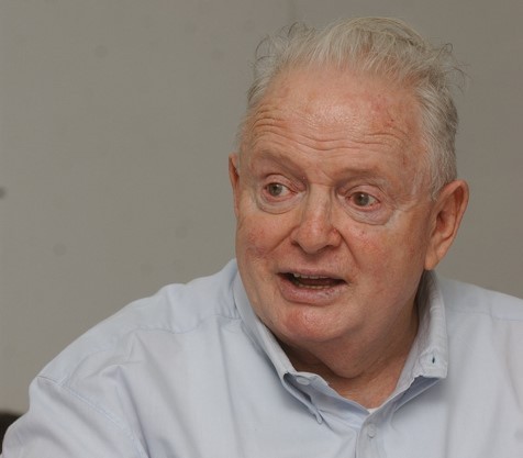 שוב: לפיד הציג הצעת חוק ממנה הזהיר אביו
