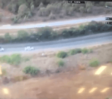 מרדף מהסרטים: התנגשו בניידות משטרה ונתפסו עם מזוודות מלאות בסמים | צפו
