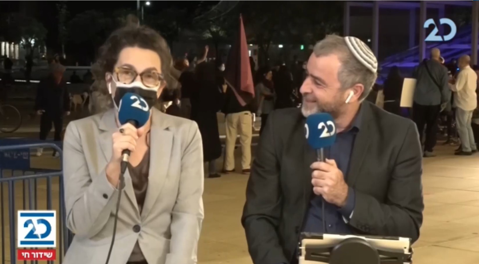 עירית לינור מסבירה לריקלין דבר או שניים על טוויטר