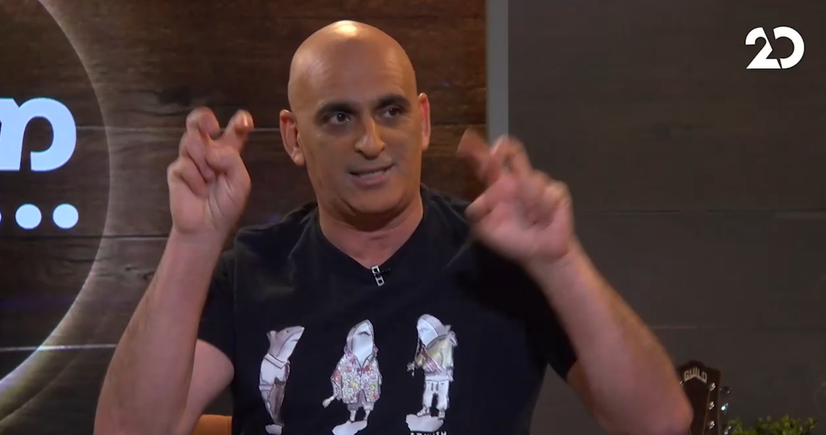 יובל המבולבל נכנס במקרה לתפילה בטקסס והופתע ממה שקרה | צפו