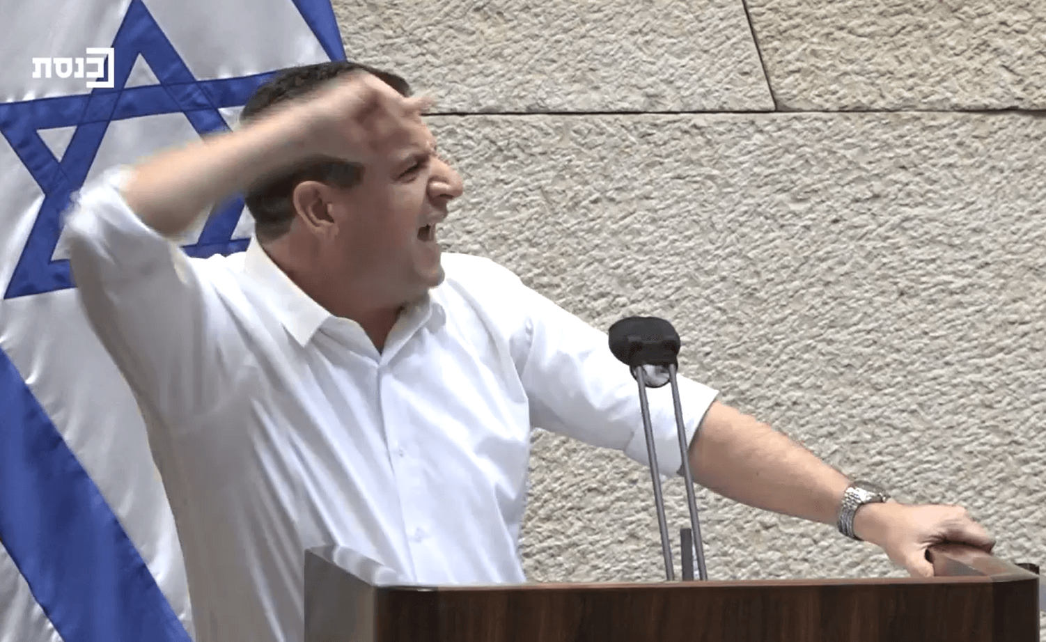 איימן עודה מאבד את העשתונות | צפו