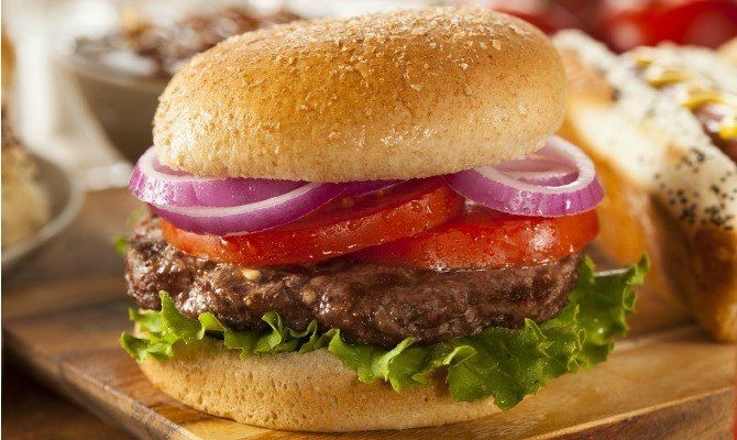 בואו רעבים: מתכון להמבורגר ביתי מנצח