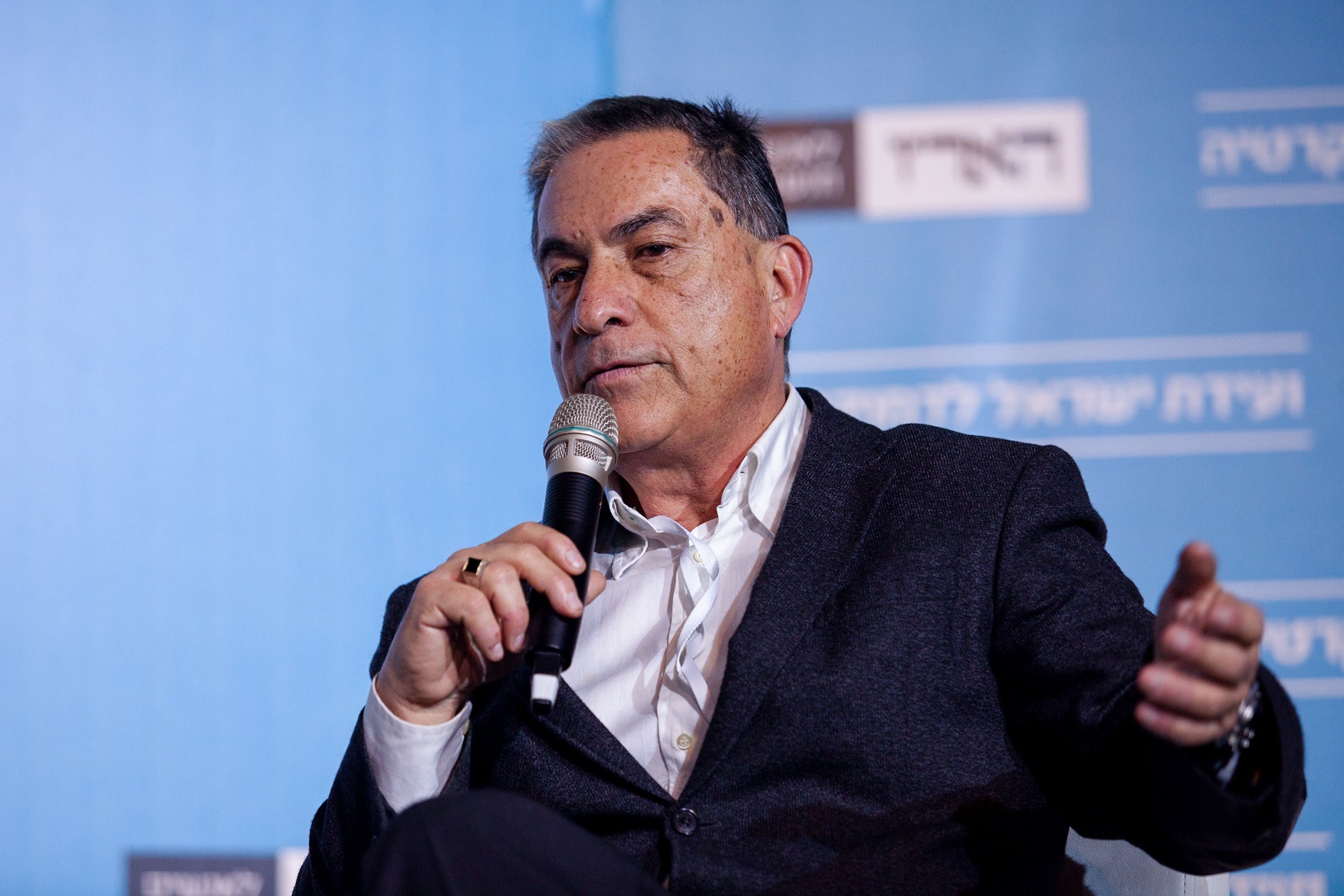 גדעון לוי עיתונאי 'הארץ': "להטיל סנקציות על ישראל"