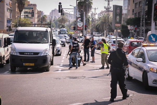 מאות אלפי שקלים לאזרח שהמשטרה נגחה את רכבו