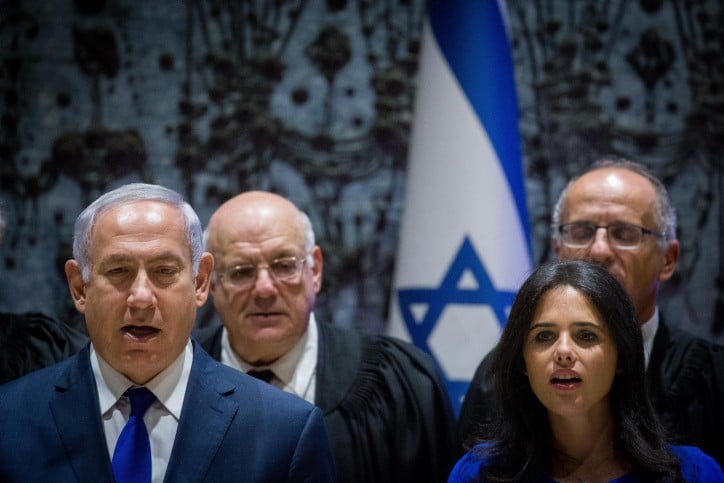 מגעים בין הליכוד וכחול לבן | שקד: "נתניהו הניף דגל לבן מול המערכת המשפטית"