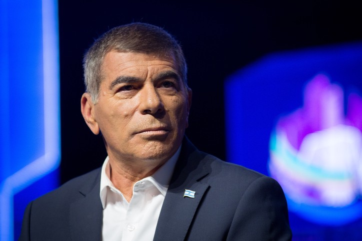 שר החוץ גבי אשכנזי הודיע על פרישה מכחול לבן