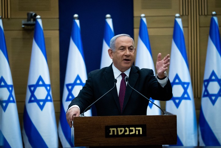 מסביבת נתניהו מגיבים למנדלבליט: "הפרקליטות מתפרקת מכל אחריות, ההליך זוהם"
