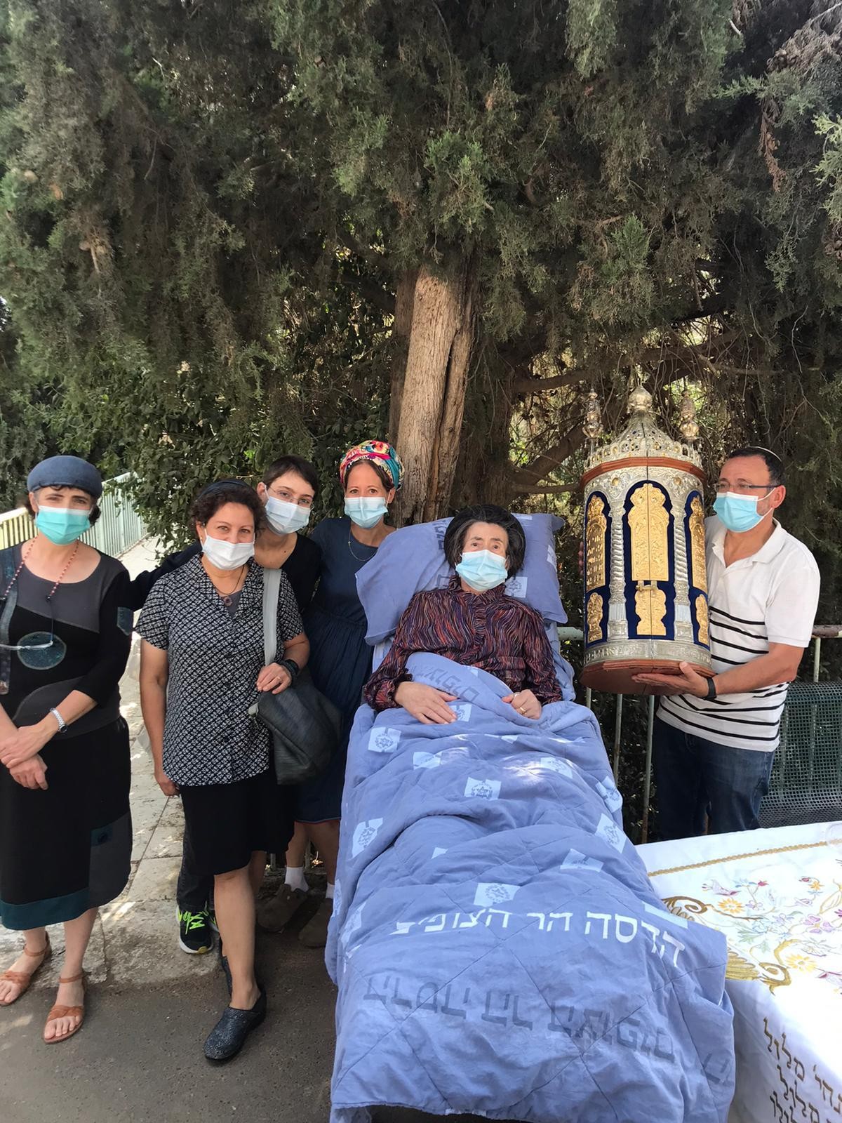 מרגש: הצוות בהוספיס הדסה הר הצופים הגשים את משאלתה האחרונה של מרים