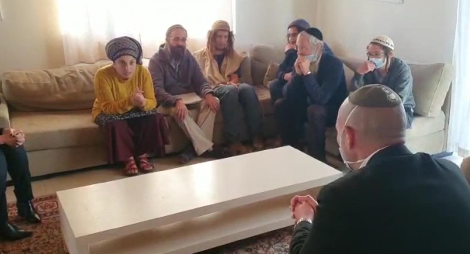 השר אמיר אוחנה ביקר בבית משפחת סנדק