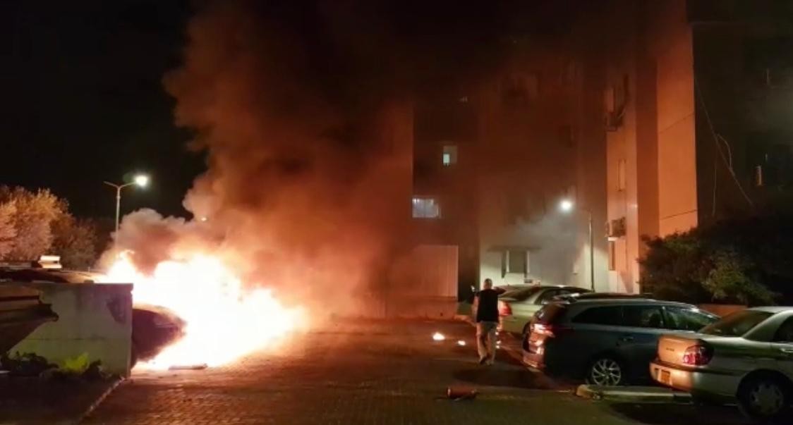 חשד לתג מחיר לאומני בלוד: ערבים הציתו מכוניות בתגובה לאכיפת בנייה