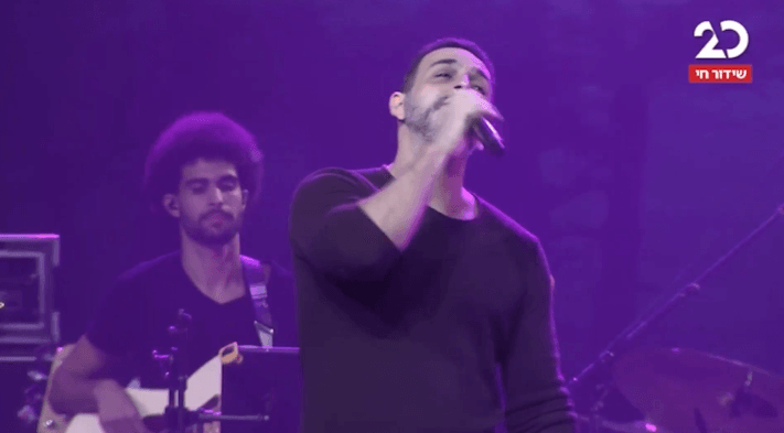 קובי אפללו מבצע את השיר "בא מין השתיקה" | חנוכה LIVE