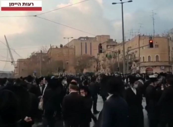 זה לא אותו דבר? מכתזיות בהפגנת חרדים נגד הגיוס