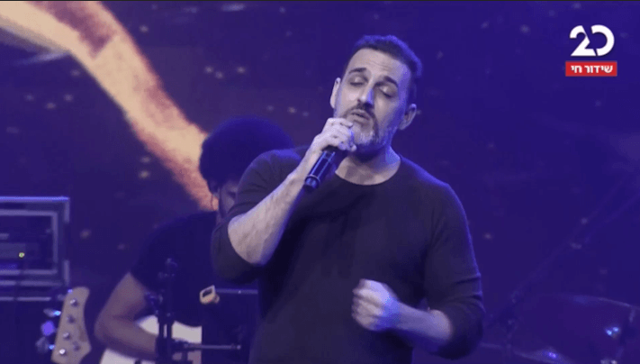 קובי אפללו מבצע את השיר "ים הרחמים" | חנוכה LIVE