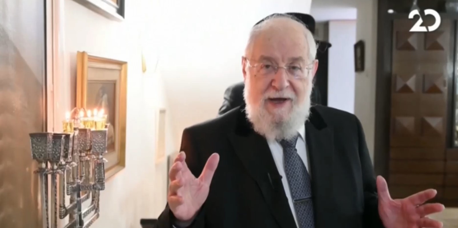 המאבק של חנוכה: הרב לאו במסר לחג