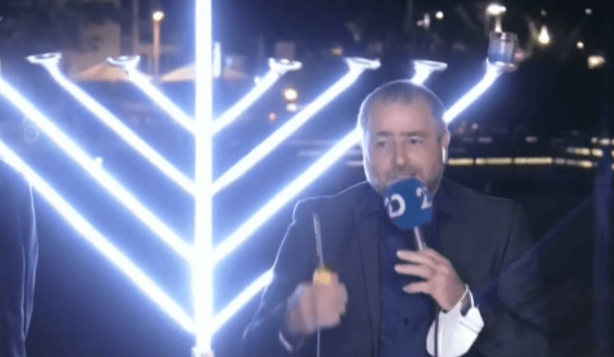 מאירים את כיכר הבימה עם שמעון ריקלין