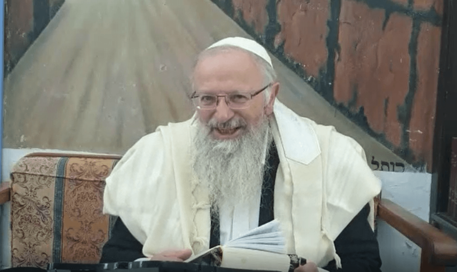 הרב אליהו מתרגש ומברך על עליית פולארד