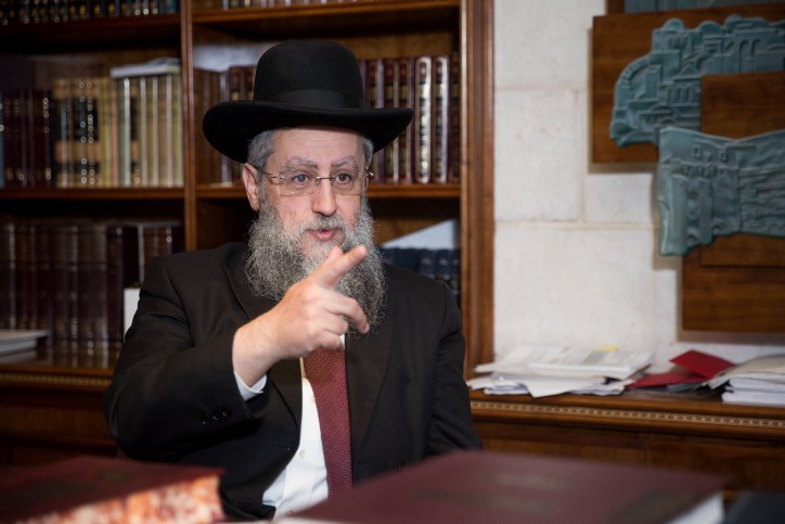 בנו של הרב עובדיה: אם הוא היה חי היום היה יוצא כנגד פורעים