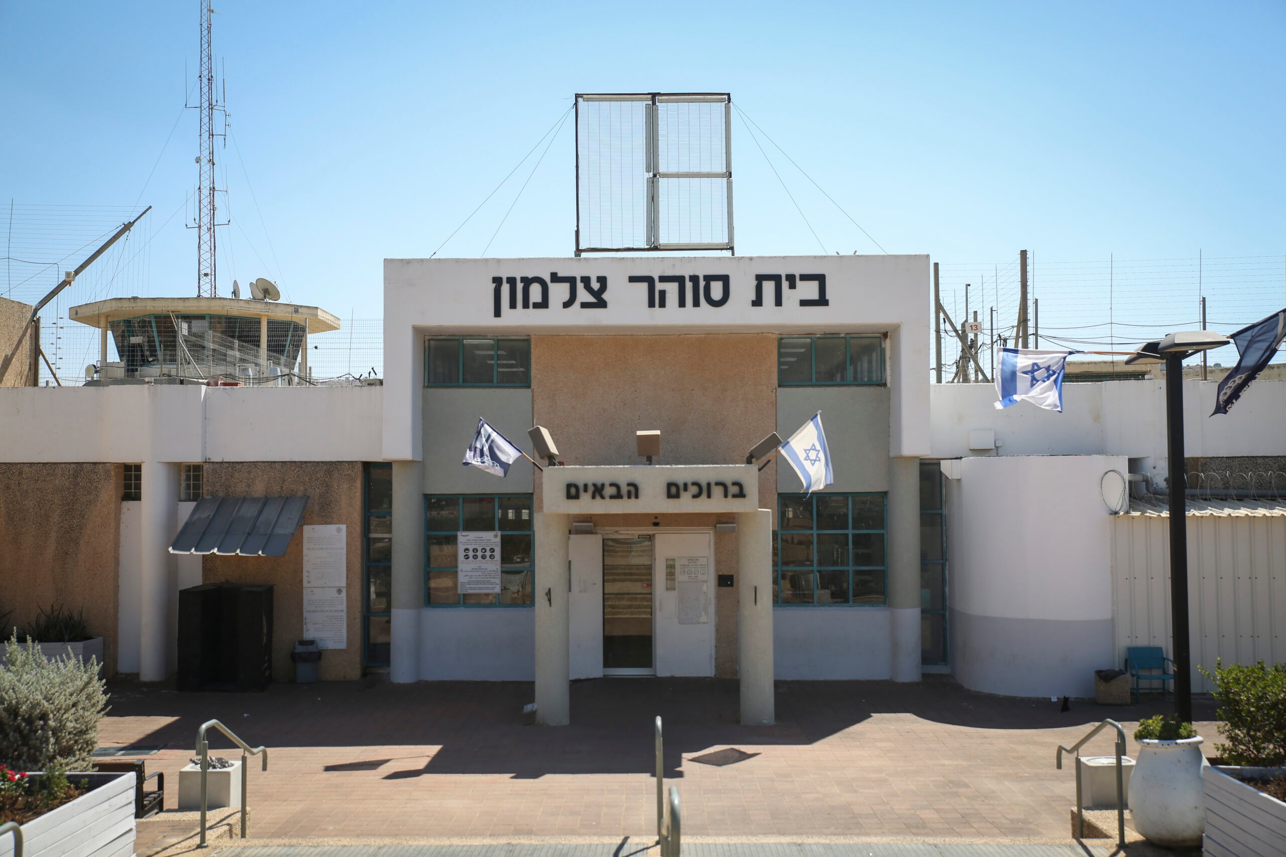 שב"ס יחל מחר לחסן את האסירים