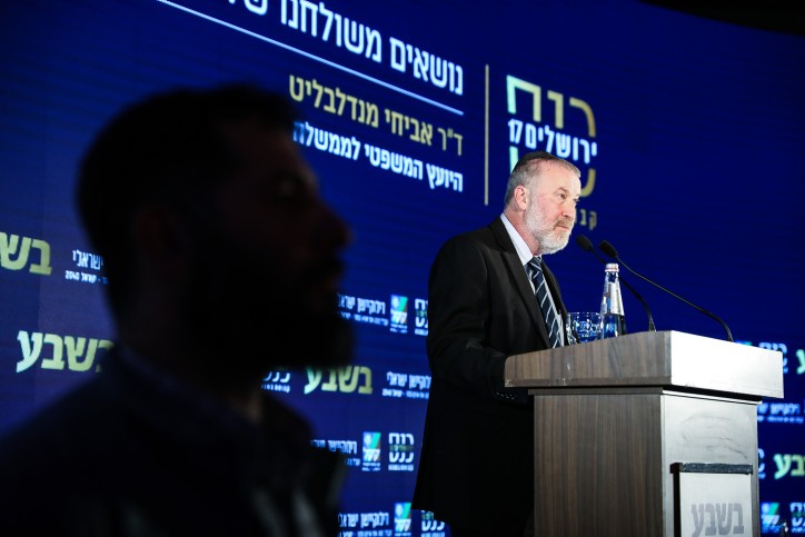 ביהמ"ש דוחה את עמדת היועמ"ש והורה להעביר מיד את אישורי פתיחת החקירה בתיקי נתניהו