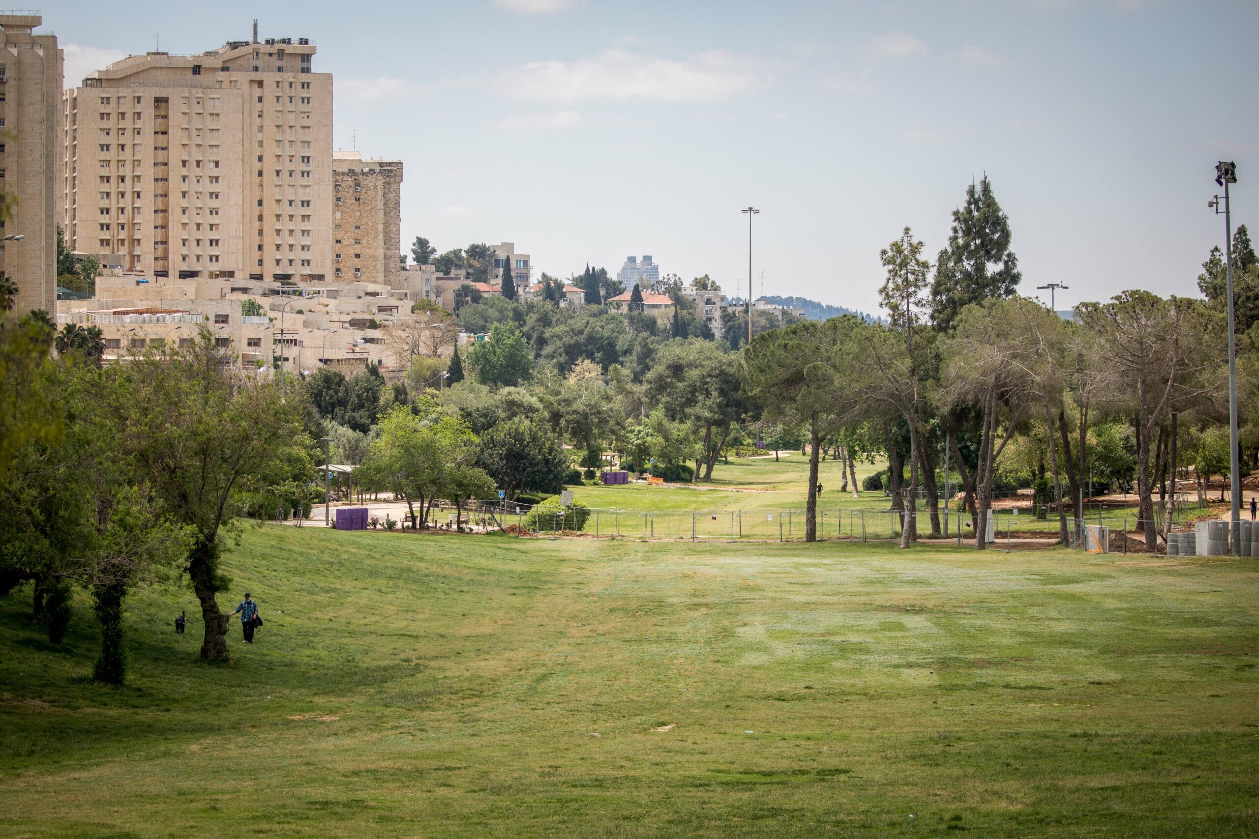 לארכיאולוגים חיכתה הפתעה מסוכנת: רימון יד מימי המנדט