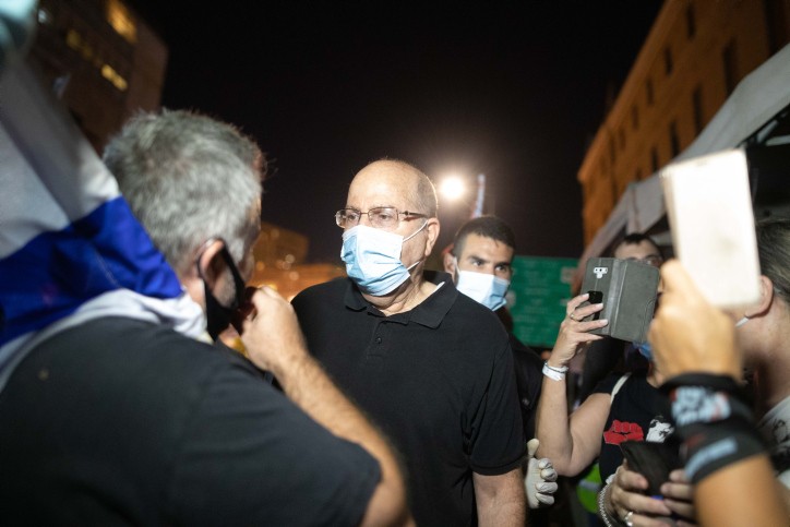 שובר שמאלה: יעלון מצרף למפלגתו פעיל שמאל מהמחאה נגד רה״מ